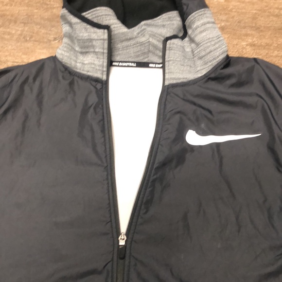 ⭐️⬇️ Nike Grey and Black Large Basketball Jacket - Picture 4 of 10